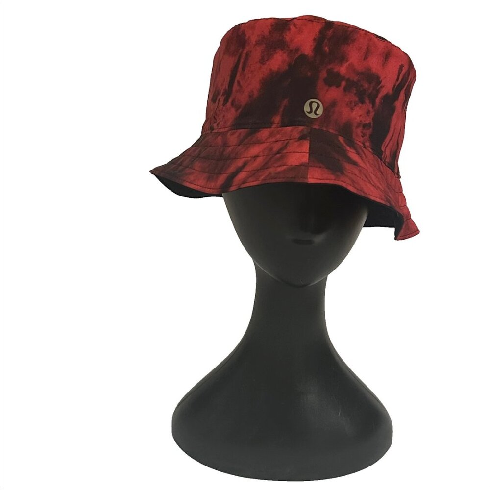 Lululemon Both Ways Reversible Bucket Hat — Black / Red Tie-Dye — NWT